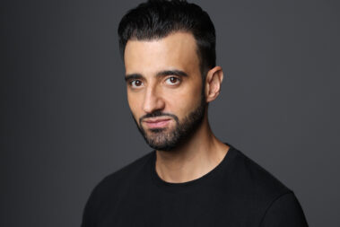 Fotografía actoral de Fredi Abial en sesión con el fotógrafo Moisés Fernández Acosta, destinada a su portfolio profesional, dossier y materiales de casting.