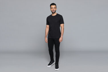 Fotografía profesional del actor Fredi Abial realizada por Moi Fernández Acosta (Moisés Fernández Acosta), retrato que destaca su naturalidad expresiva y registro cómico — frediabial.com