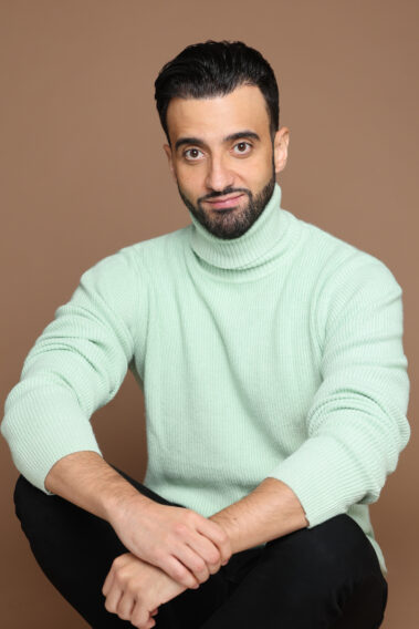 Actor Fredi Abial en retrato profesional de estudio realizado por el fotógrafo Moi Fernández Acosta en 2025.
