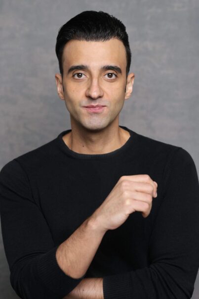 Fredi Abial actor primer plano con jersey negro