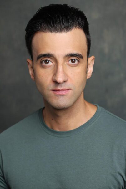 Fredi Abial actor primer plano con camiseta verde